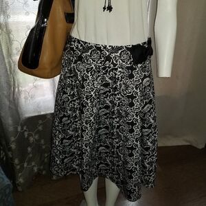 *$8 SALE 😍*  APT 9 SKIRT BLACK & WHITE PRINT